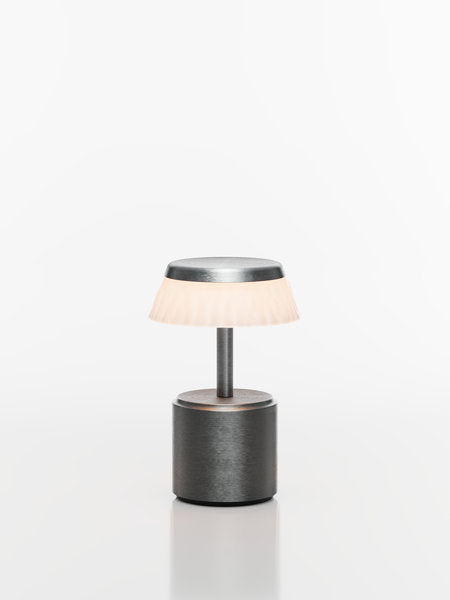 COSMOS SMALL - APOLLO LED-Akku-Tischleuchte Schirm: weiß, Fuß: lava Metall
