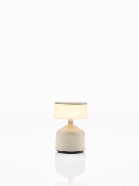 DEMOISELLE SMALL - CYLINDER LED-Akku-Tischleuchte Sand/Milchglasoptik + sand