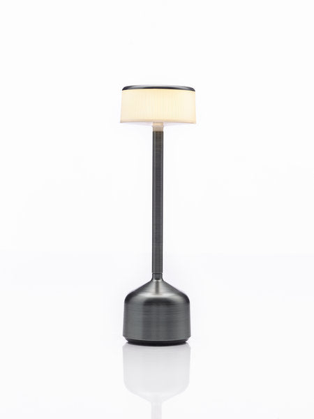 DEMOISELLE TALL - CYLINDER LED-Akku-Tischleuchte Lava/Milchglasoptik + lava